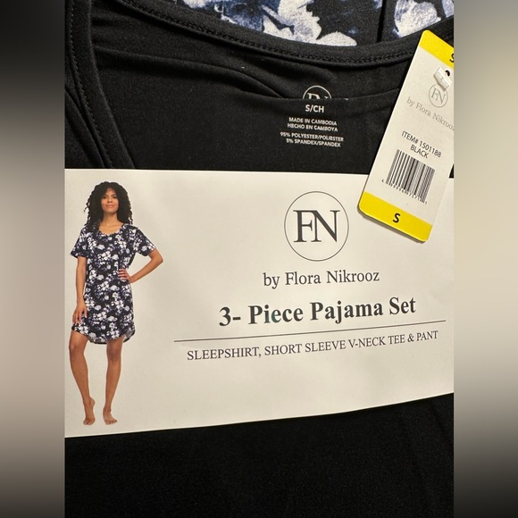 By Flora Nikrooz 3-piece pajama set - Picture 4 of 4